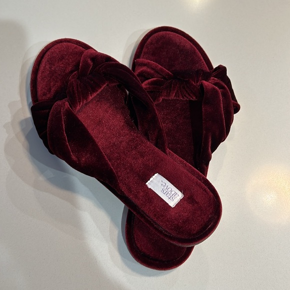 Stars above house shoe or slipper - Picture 3 of 3